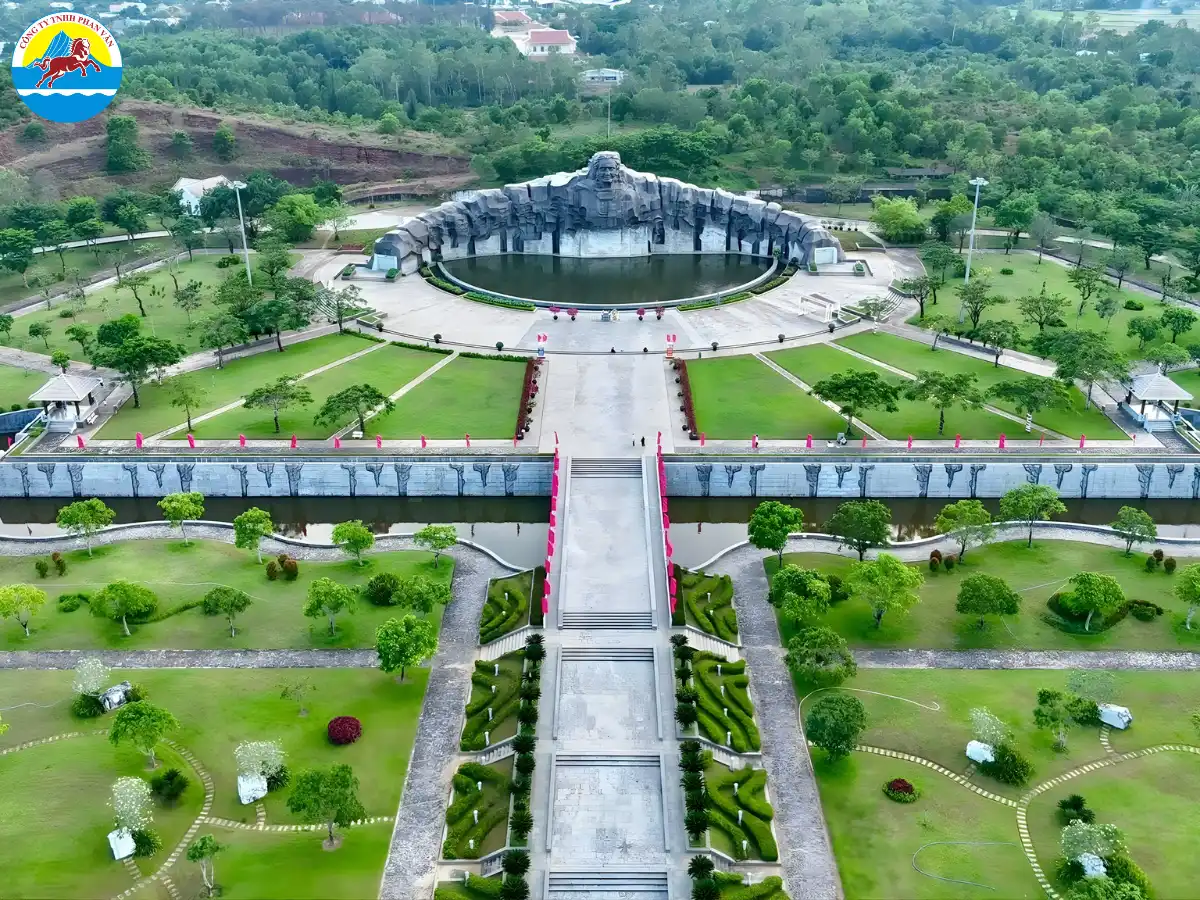 Tượng đài Mẹ Thứ