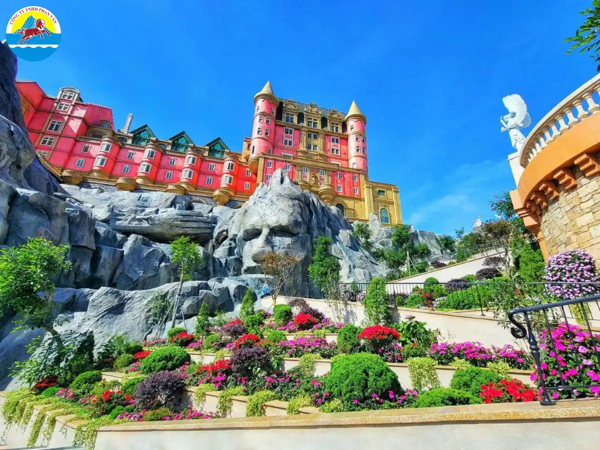 Phan Văn Travel sở hữu kinh nghiệm lâu năm, chuyên tổ chức tour miền Trung chất lượng cao