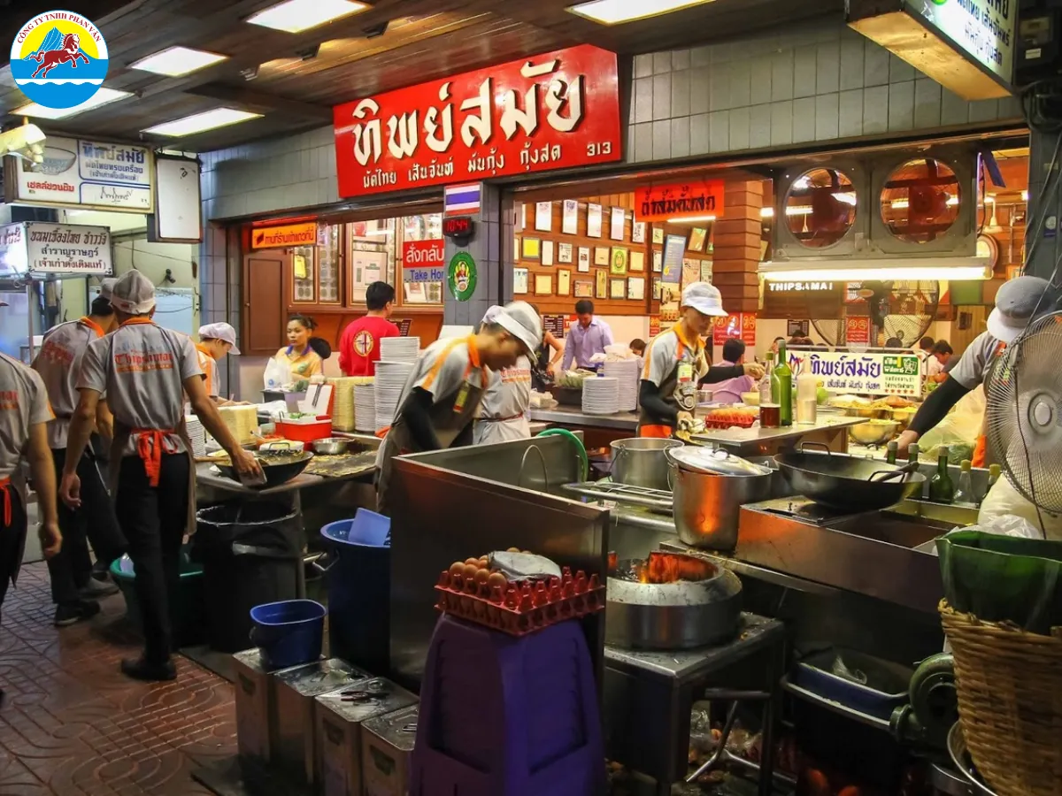 Thưởng thức Pad Thai tại Thip Samai