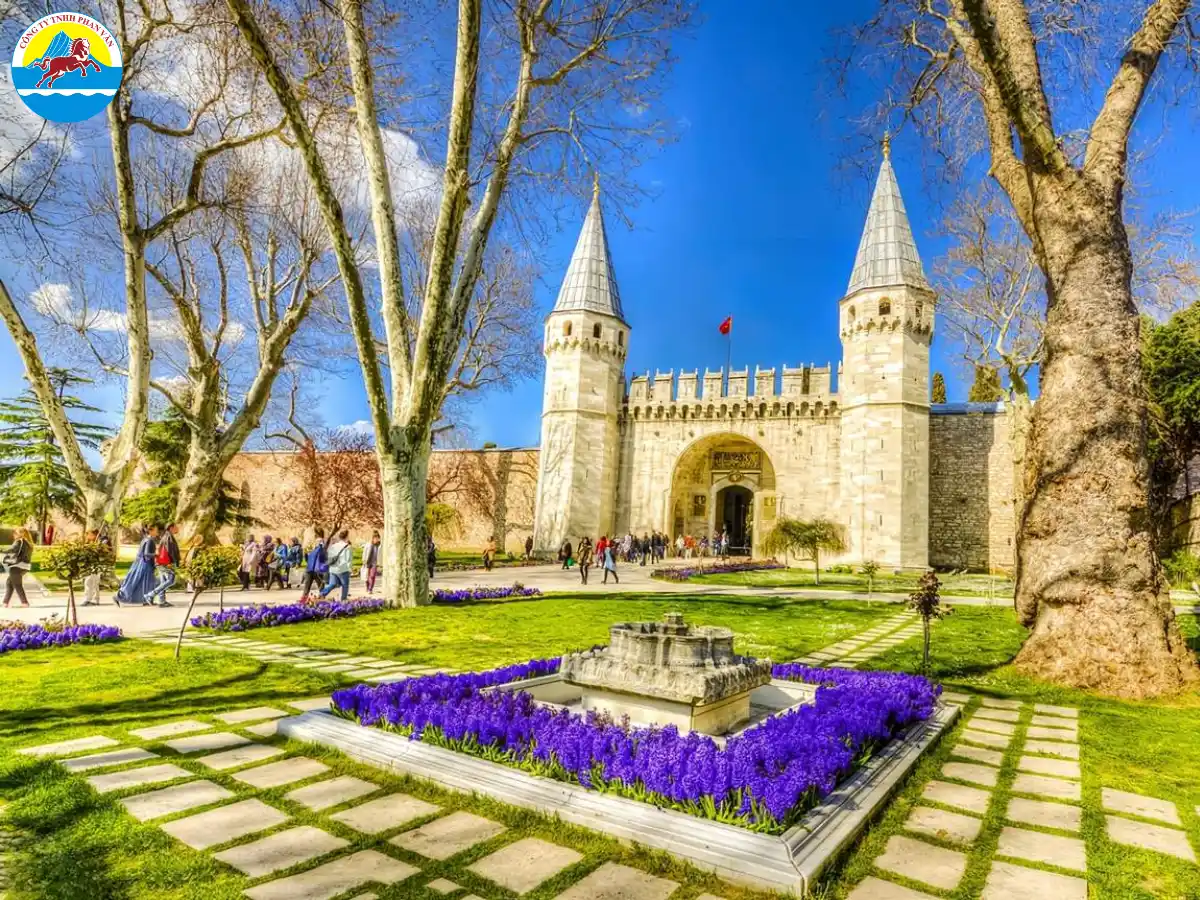 Tham quan cung điện hoàng gia