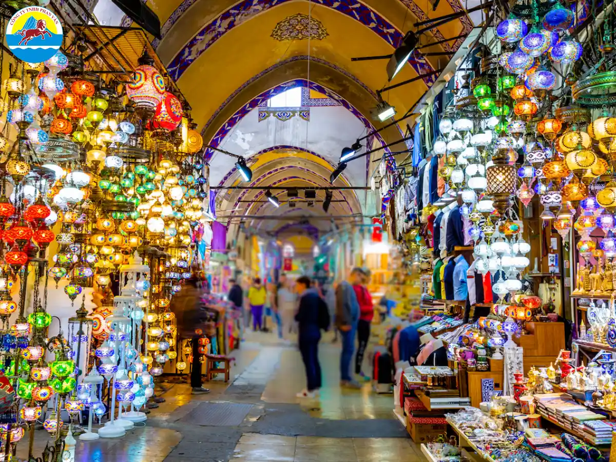 Ở các chợ lớn như Grand Bazaar, mọi người thường trả giá và được khuyến khích làm vậy