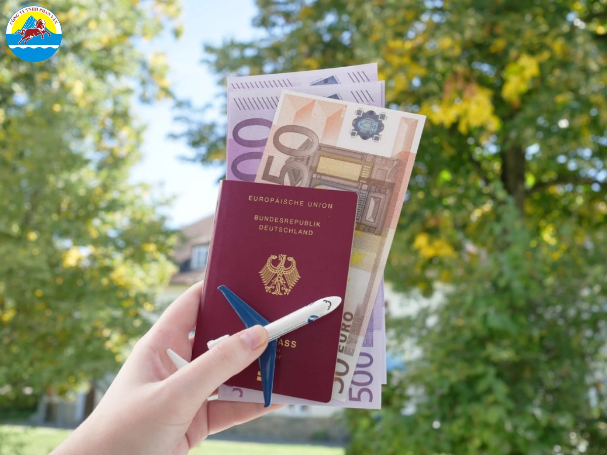 Thụy Sĩ thuộc khối Schengen nên du khách Việt Nam cần xin visa Schengen