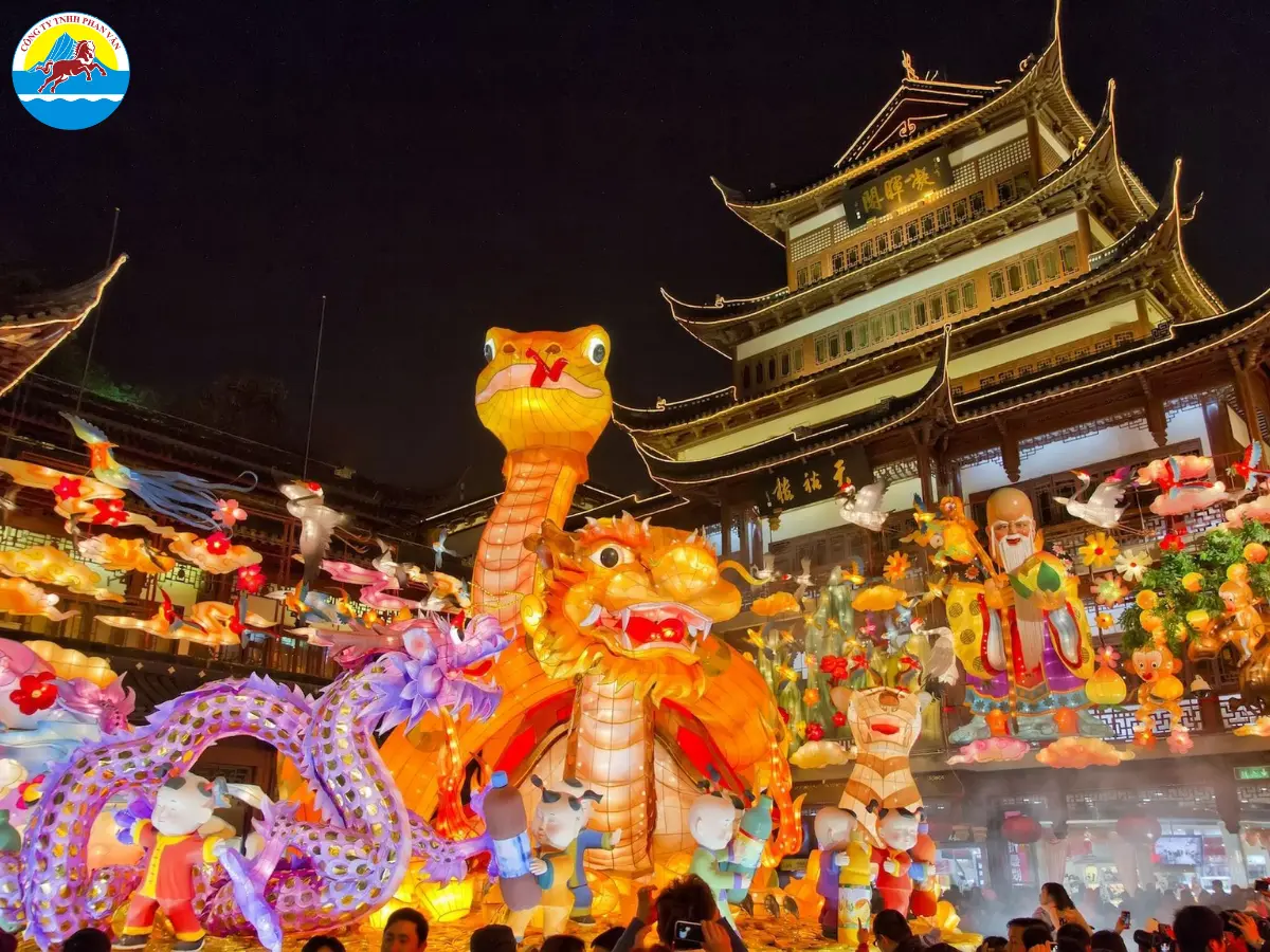 Trung Quốc rực rỡ sắc màu với lễ hội mùa xuân