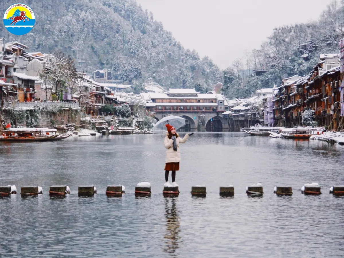 Phượng Hoàng Cổ Trấn mùa đông