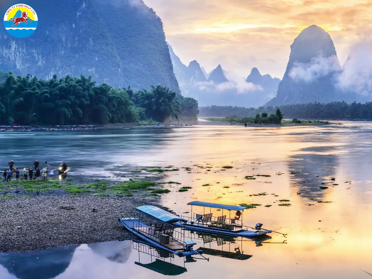 Du thuyền trên sông Li