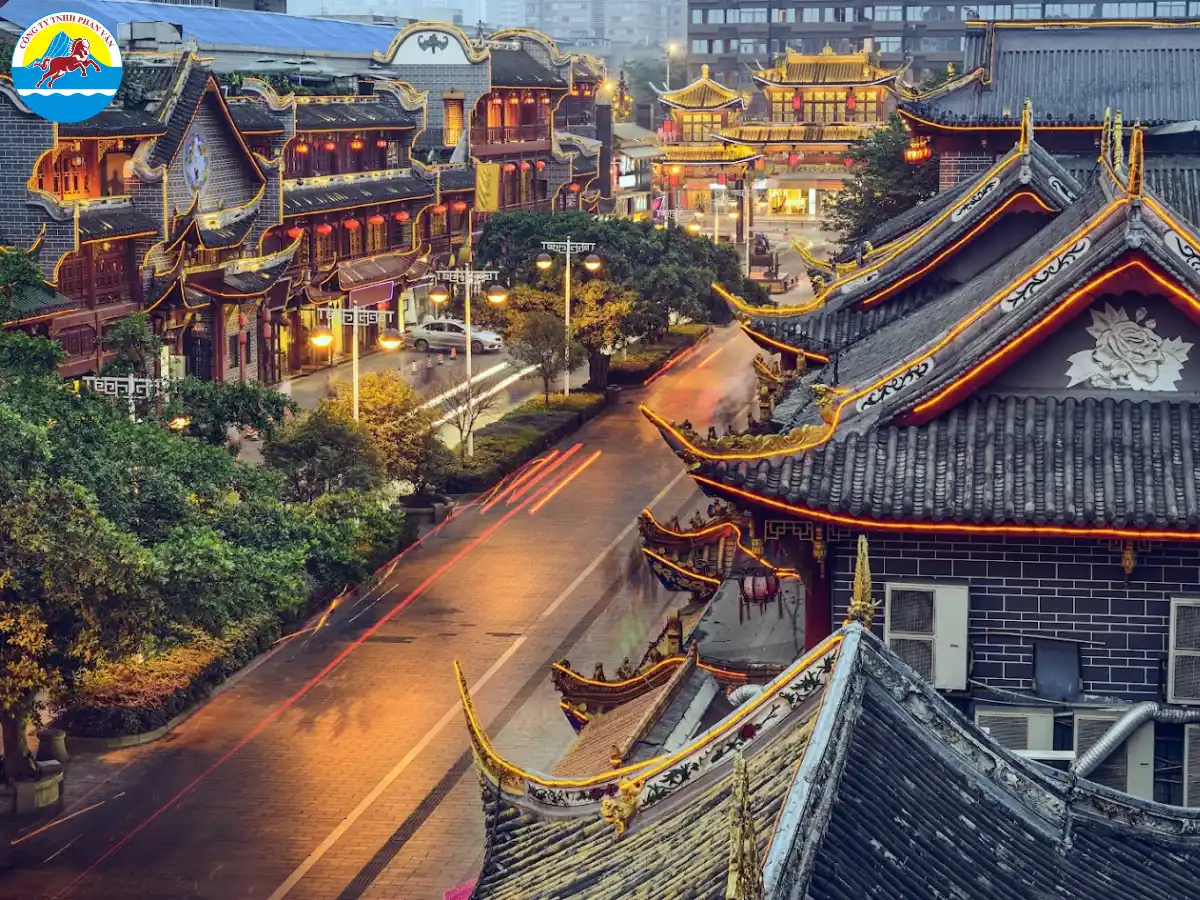 Thủ phủ của tỉnh là thành phố Thành Đô