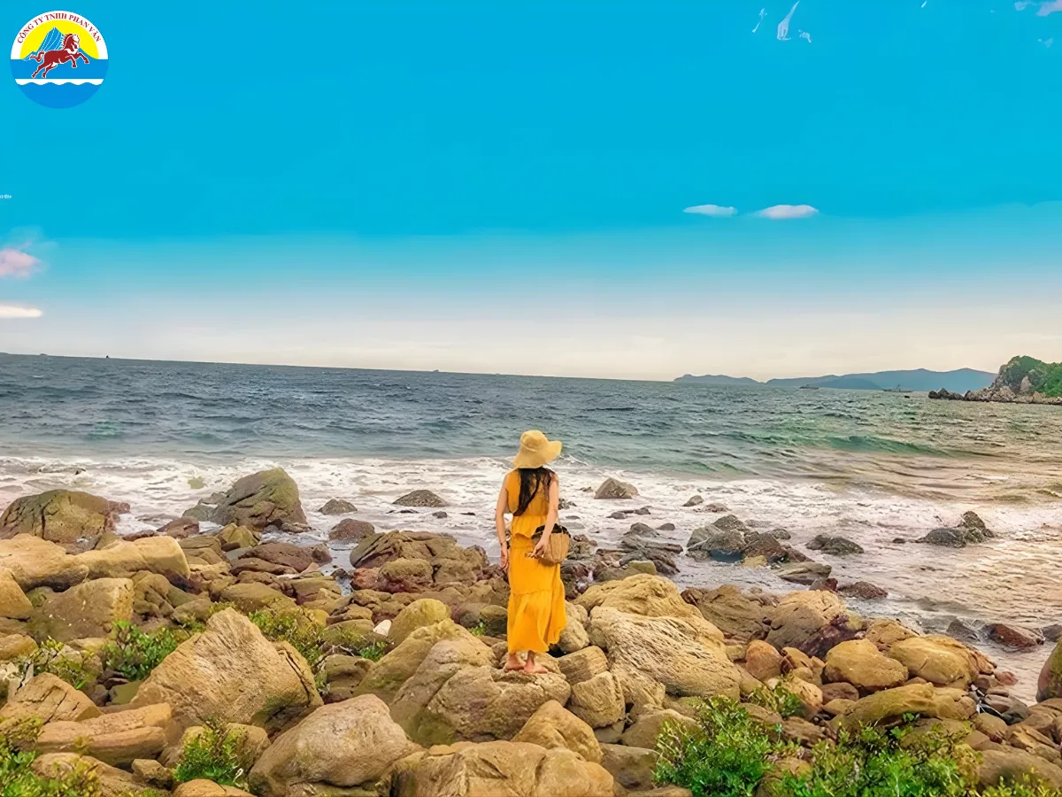 Bãi biển Quan Lạn