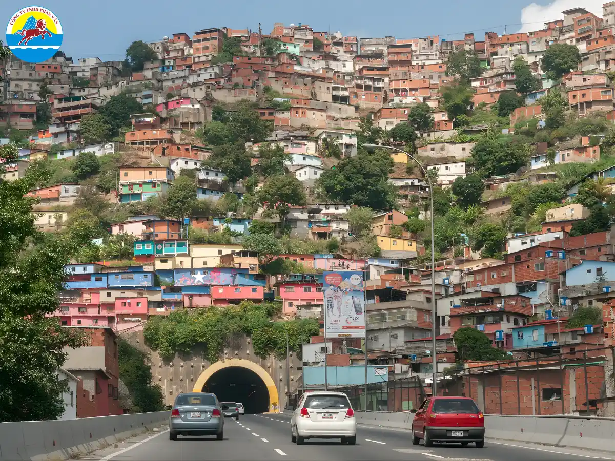 Venezuela nằm tại bờ biển phía Bắc của Nam Mỹ