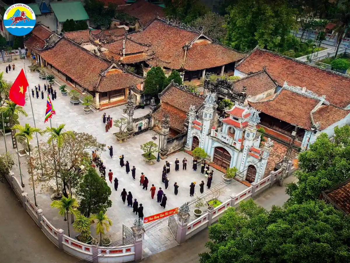 Đình cổ Hùng Lô