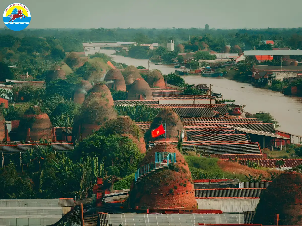 Làng gốm đỏ Mang Thít