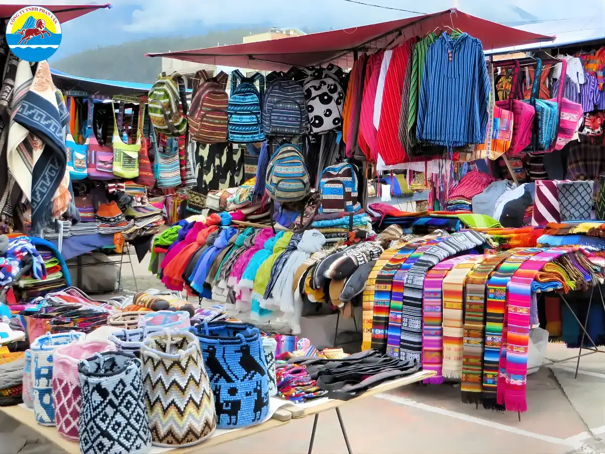 Chợ bản địa Otavalo