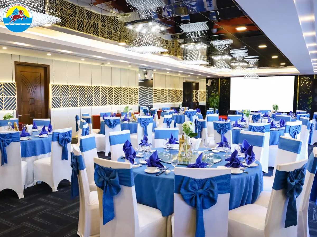 thu thập phản hồi từ khách mời và đội ngũ tổ chức để rút kinh nghiệm