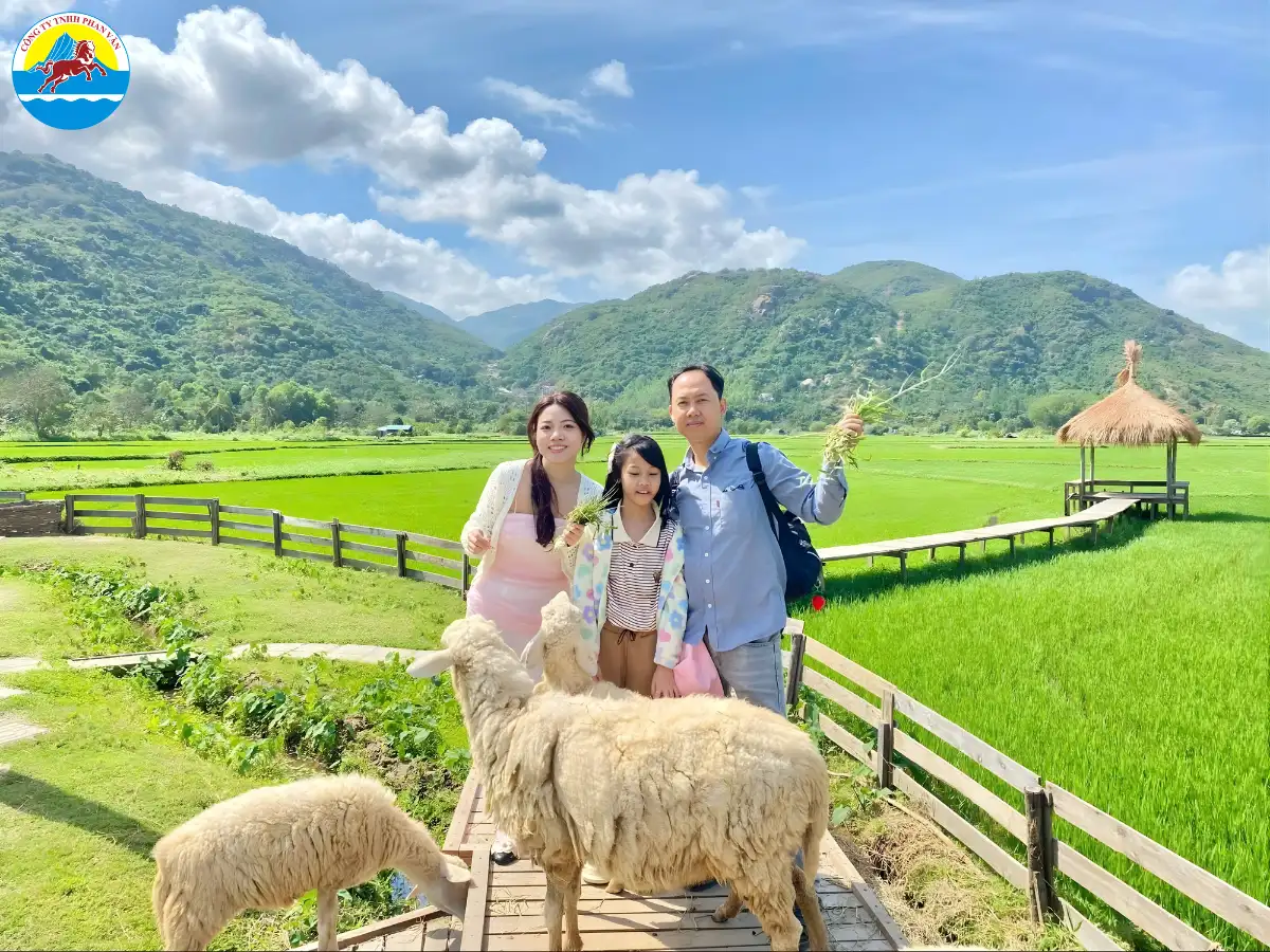 gần sân bay Cam Ranh có gì chơi