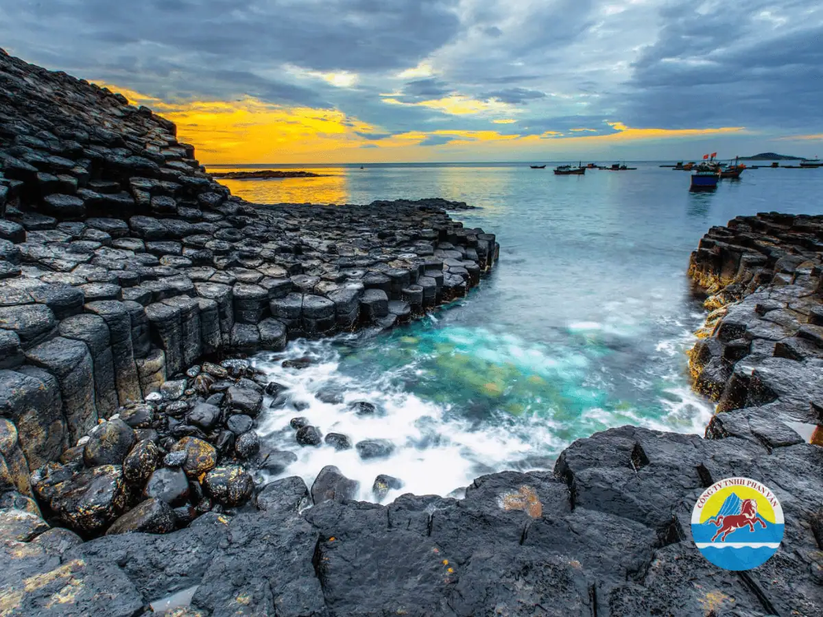 Gành Đá Dĩa Phú Yên