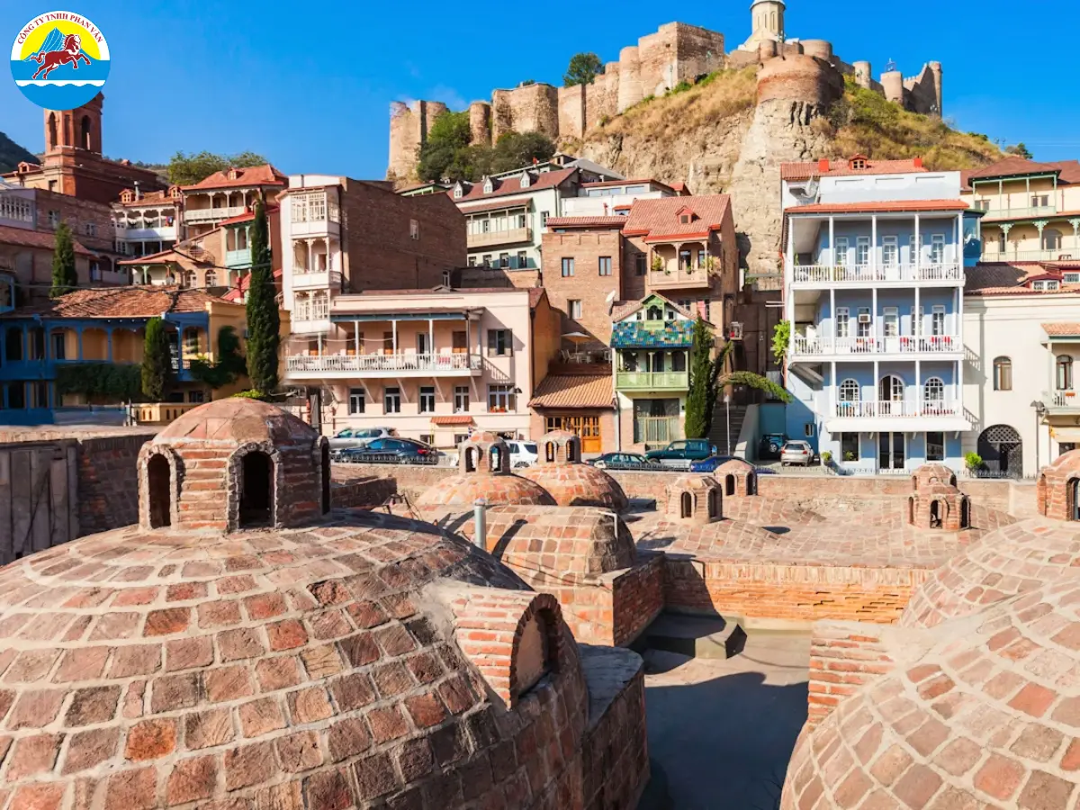 Chi phí trung bình mỗi ngày phụ thuộc vào lựa chọn lưu trú, ăn uống và tham quan