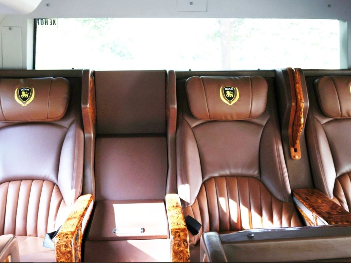 Khoang nội thất của mỗi chiếc xe đều được chăm chút tỉ mỉ