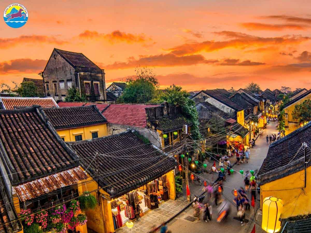 Bạn có thể ghé thăm phố cổ Hội An
