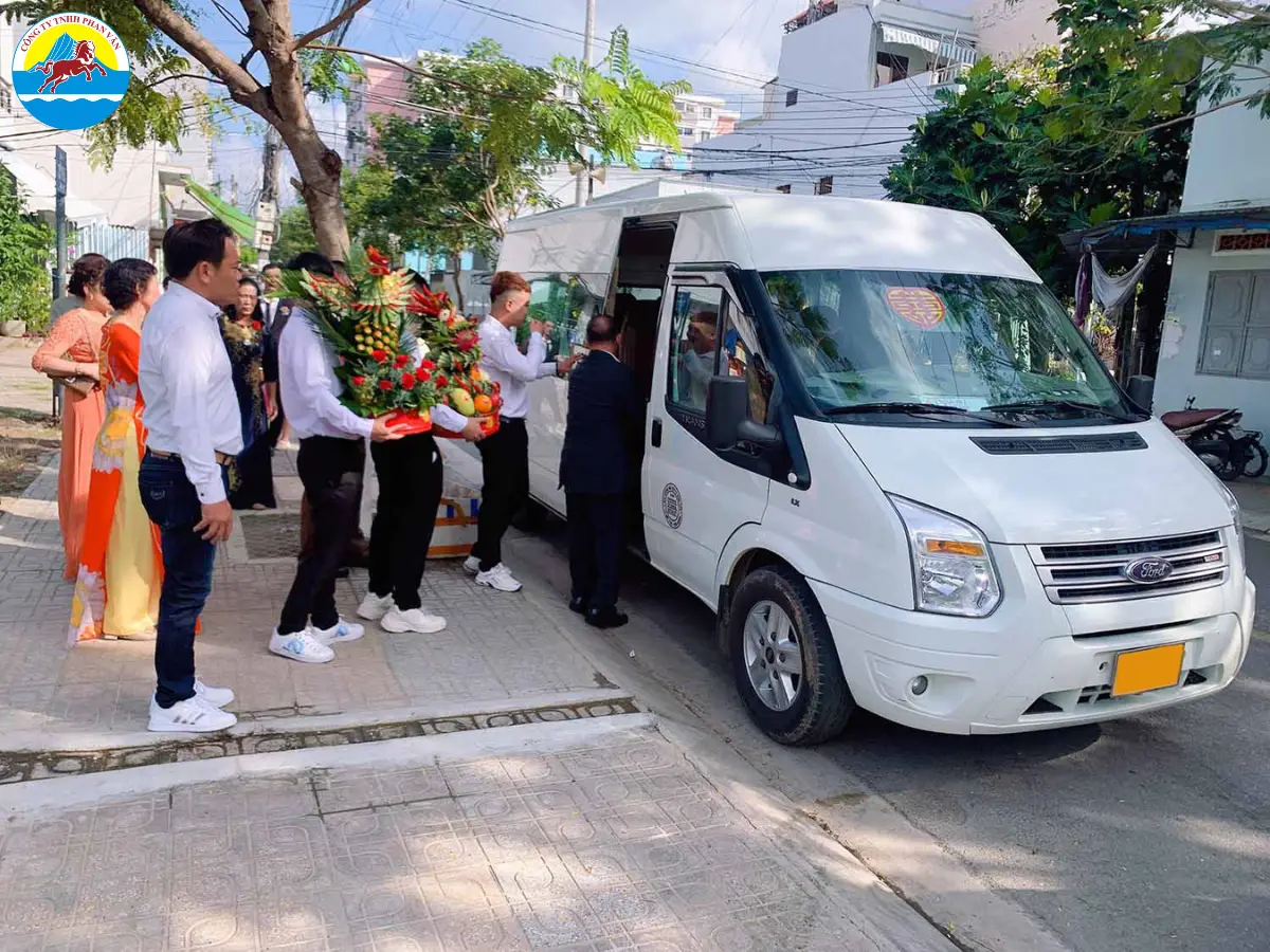 Thuê xe cưới 16 chỗ