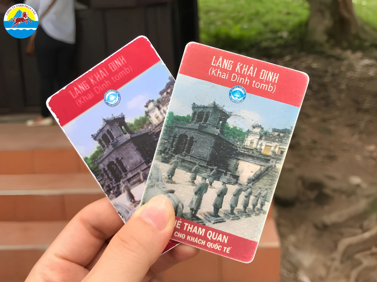 Vé tham quan lăng Khải Định