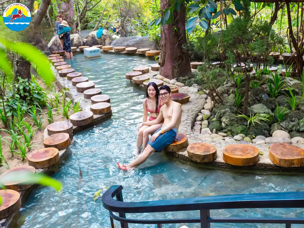 Khu tắm khoáng nóng Núi Thần Tài