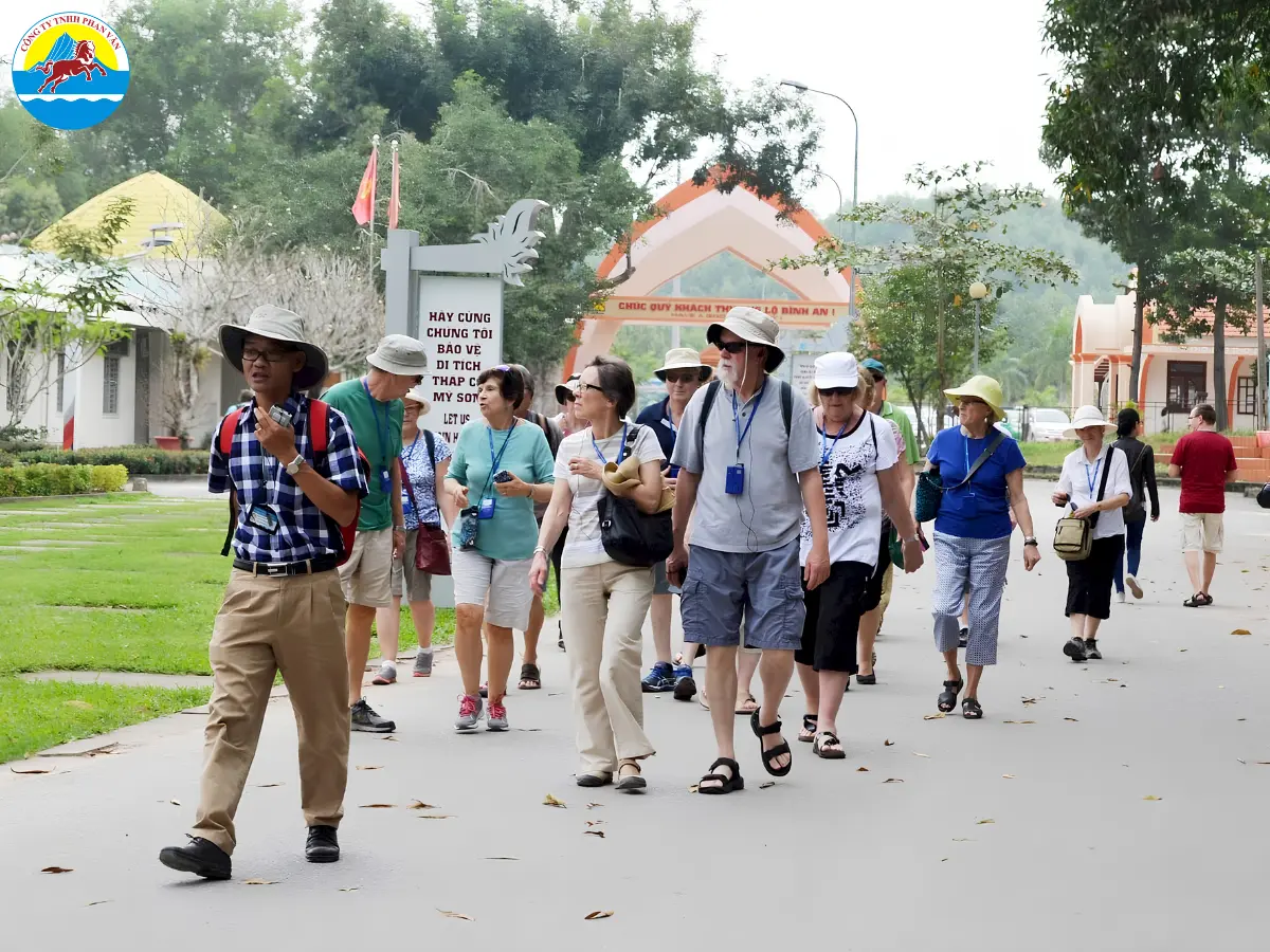 Tour Mỹ Sơn trọn gói có thể tiết kiệm hơn tự túc