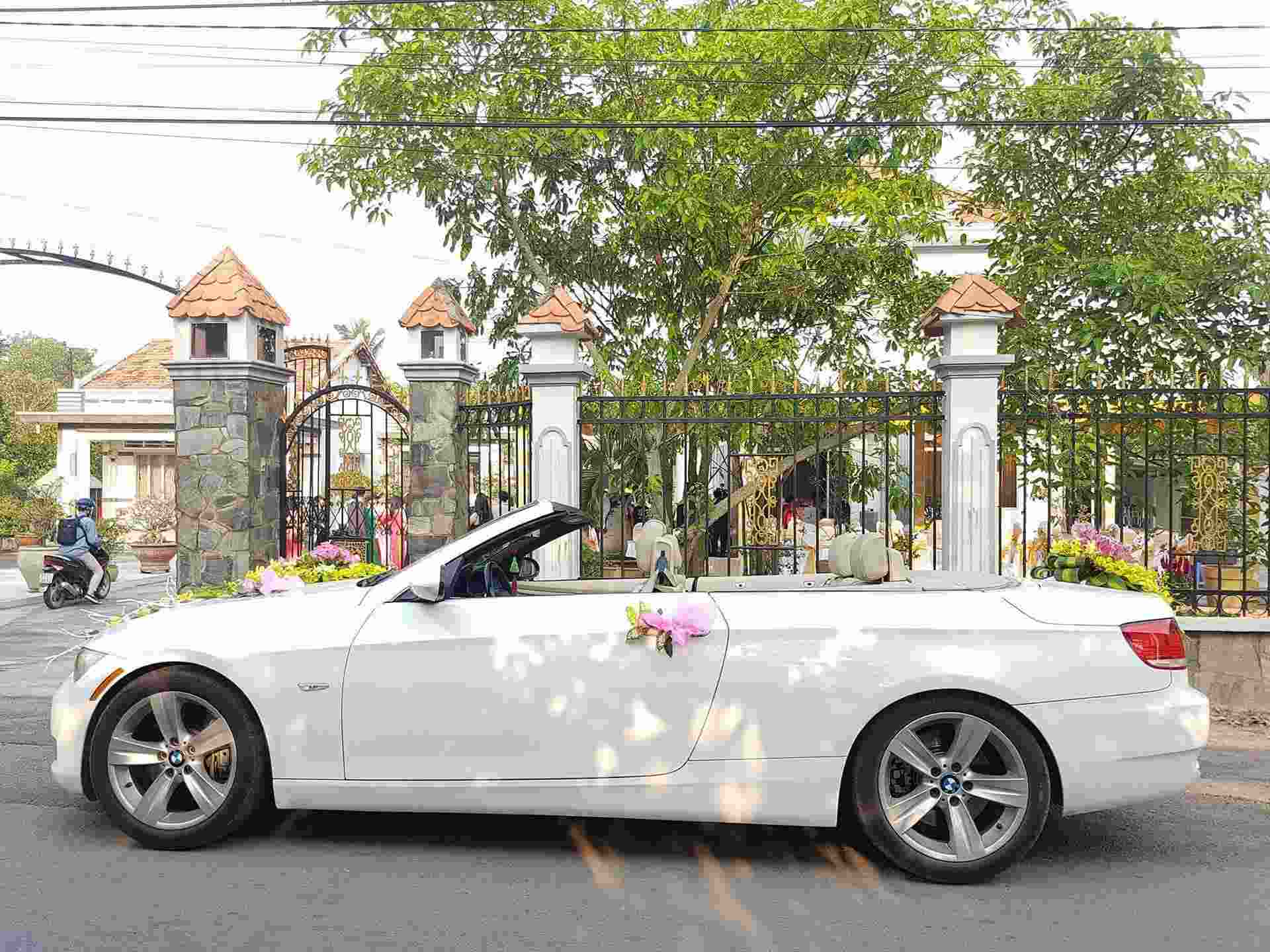 Gợi Ý Một Vài Dòng Xe Mui Trần Phổ Biến Cho Ngày Cưới