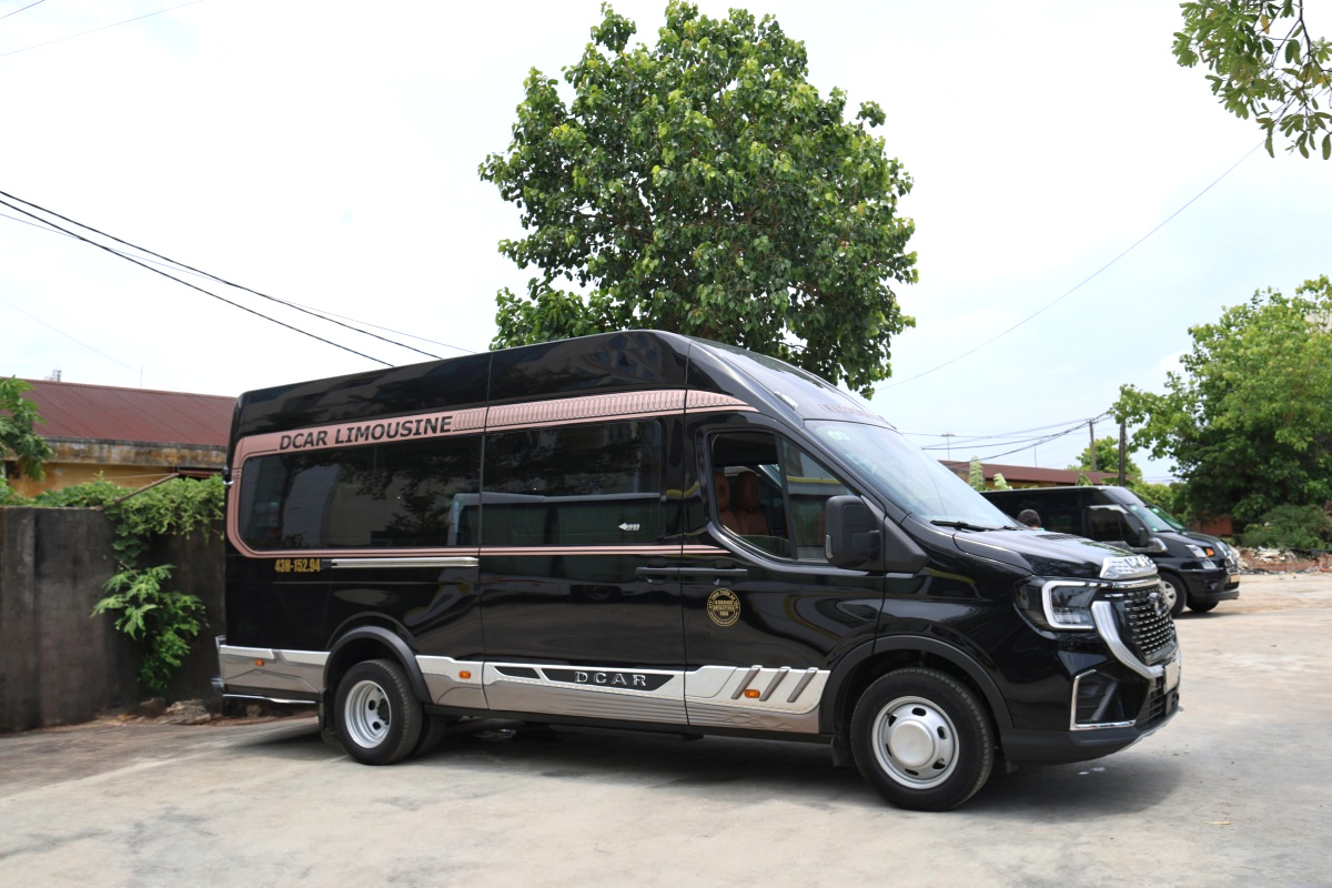 Dcar limousine sắc đen cá tính, sang trọng