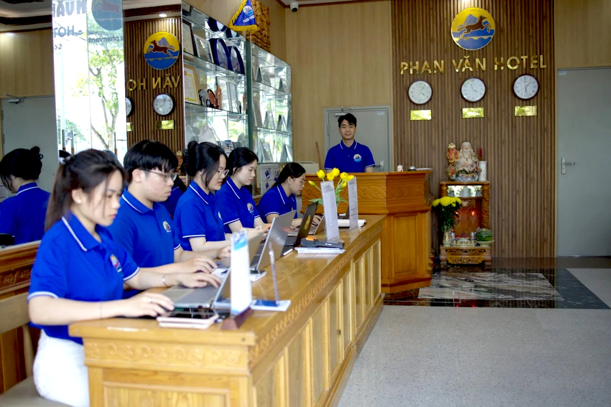 Nhân viên Phan Văn luôn đem đến cho khách hàng chất lượng dịch vụ tốt nhất