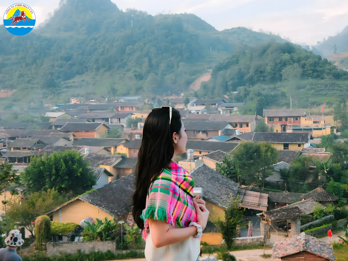 Du khách check in tại thung lũng Sủng Là tháng 9