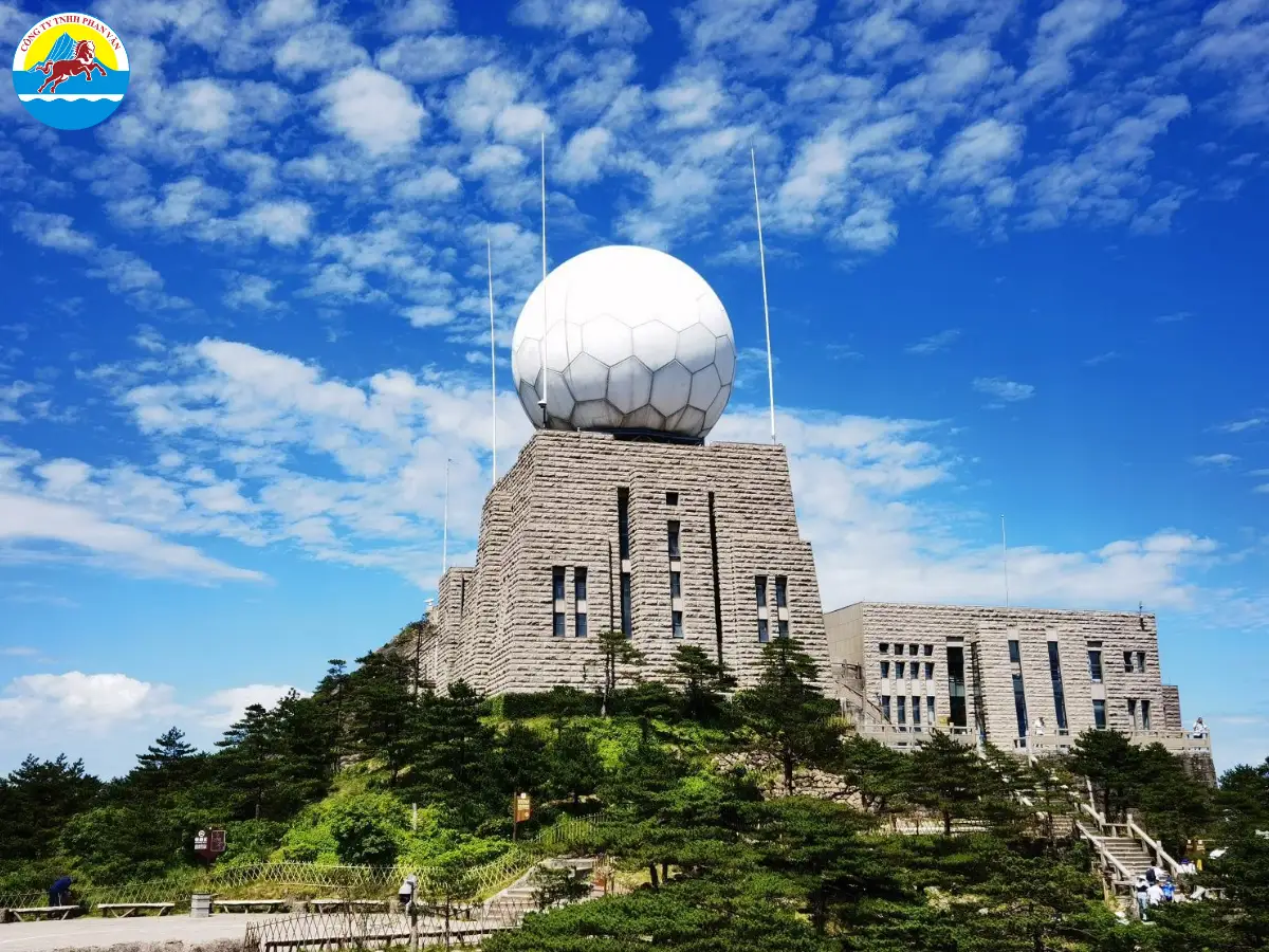 Đỉnh Quang Minh là điểm ngắm bình minh lý tưởng nhất