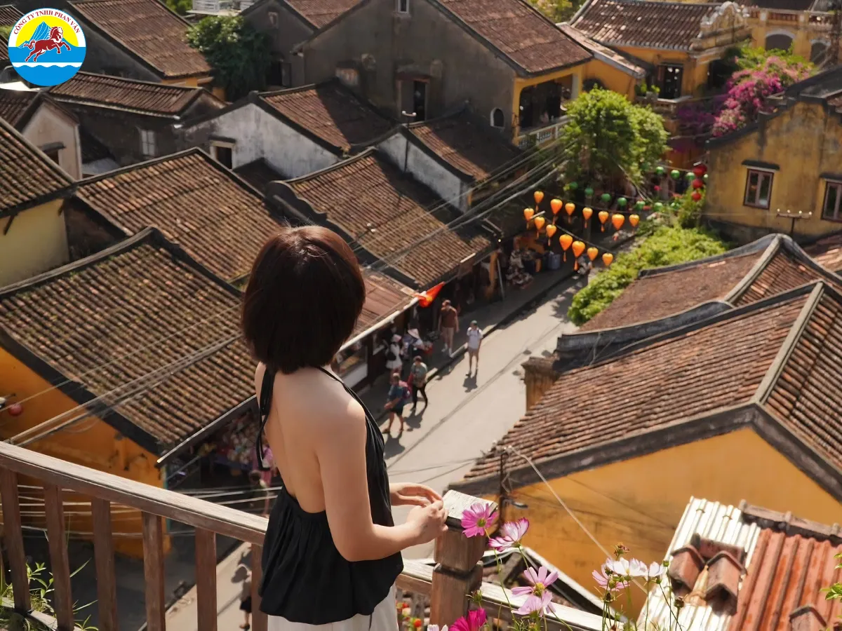 Du khách check in tại Hội An tháng 9