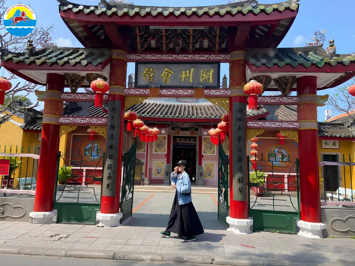 Khám phá các hội quán cổ kính