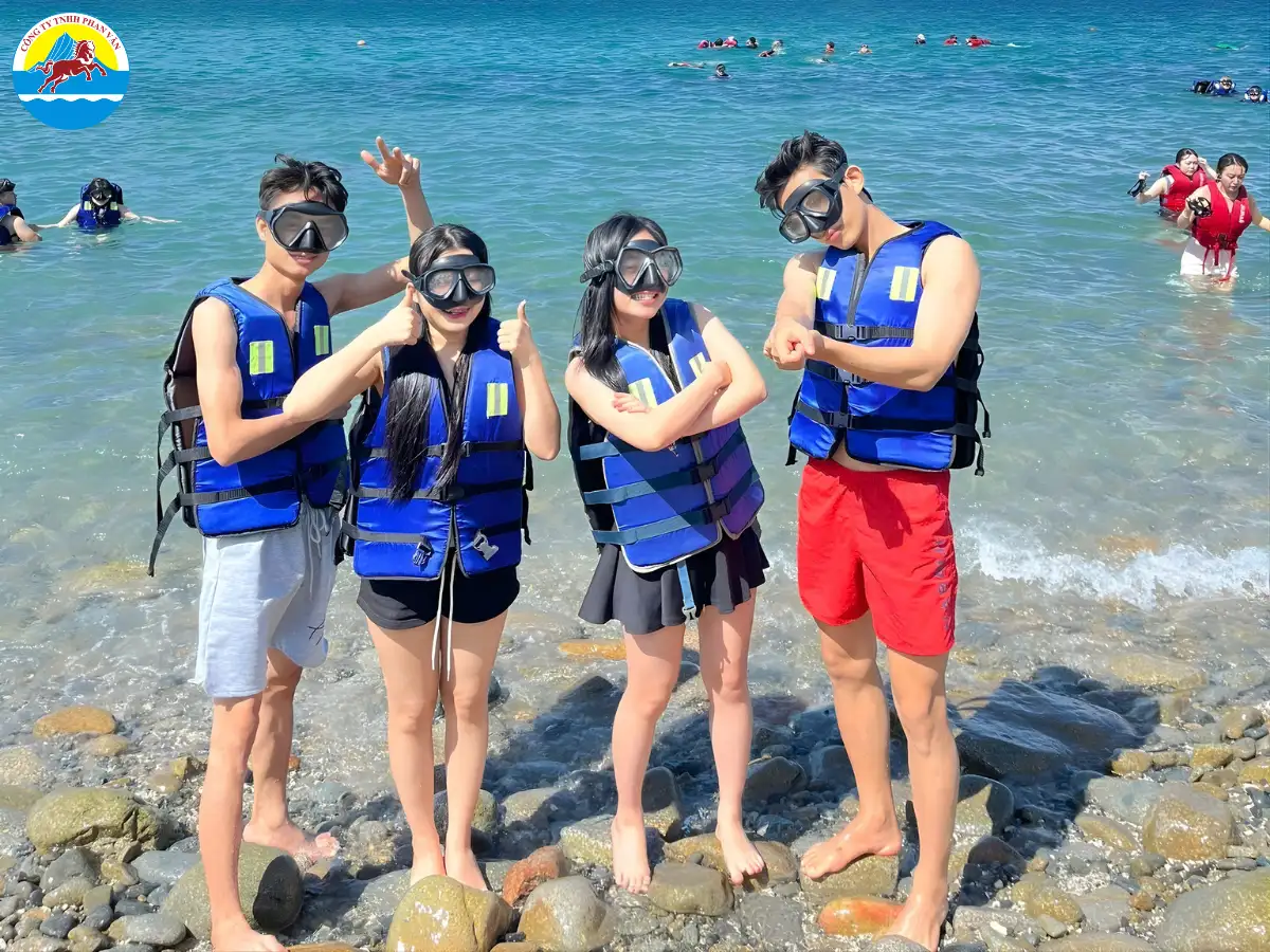 Giá tour Hòn Mun Nha Trang dao động từ 450.000 - 650.000 VNĐ
