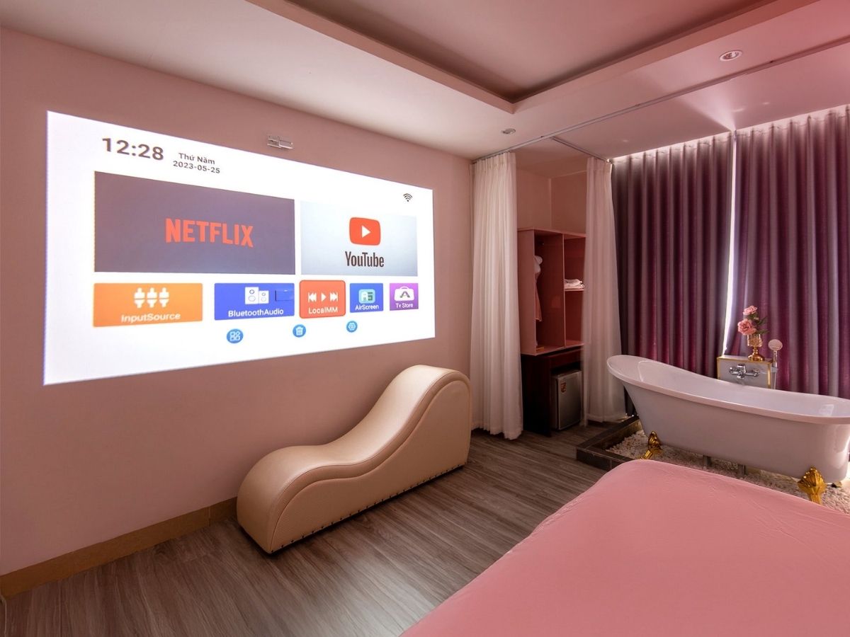 Phòng có ghế tình yêu kết hợp phim Netflix