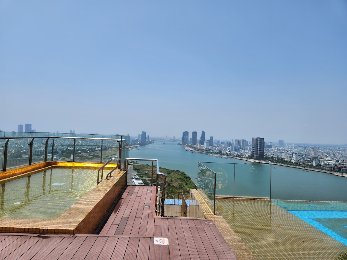 Wyndham Danang Golden Bay Hotel