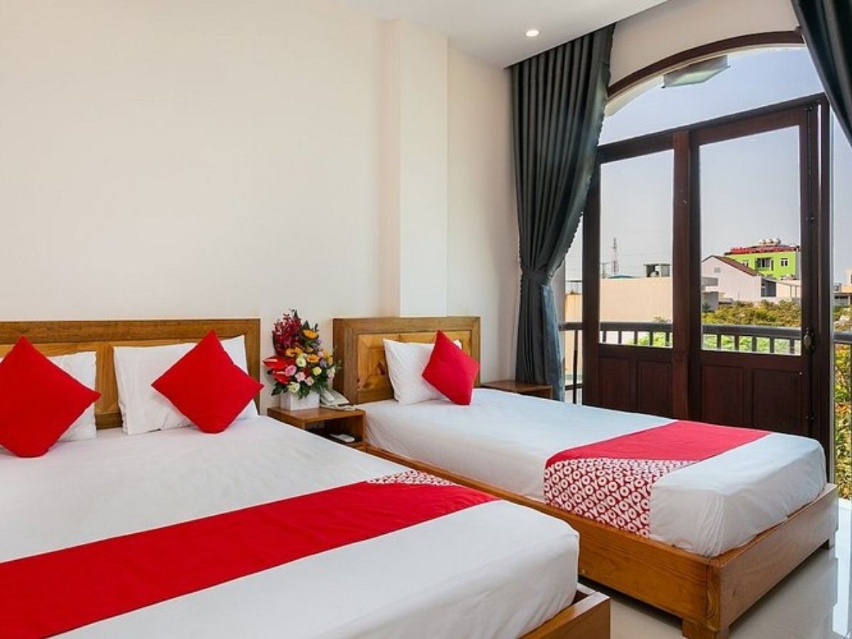 Phòng Sunshine Beach Hotel thoáng mát, đón ánh sáng tự nhiên