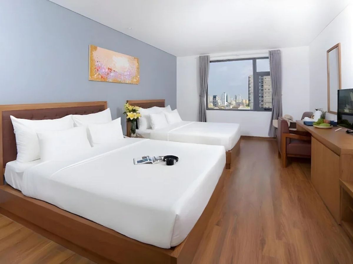 Phòng nghỉ Sunset Sea Hotel thoáng mát