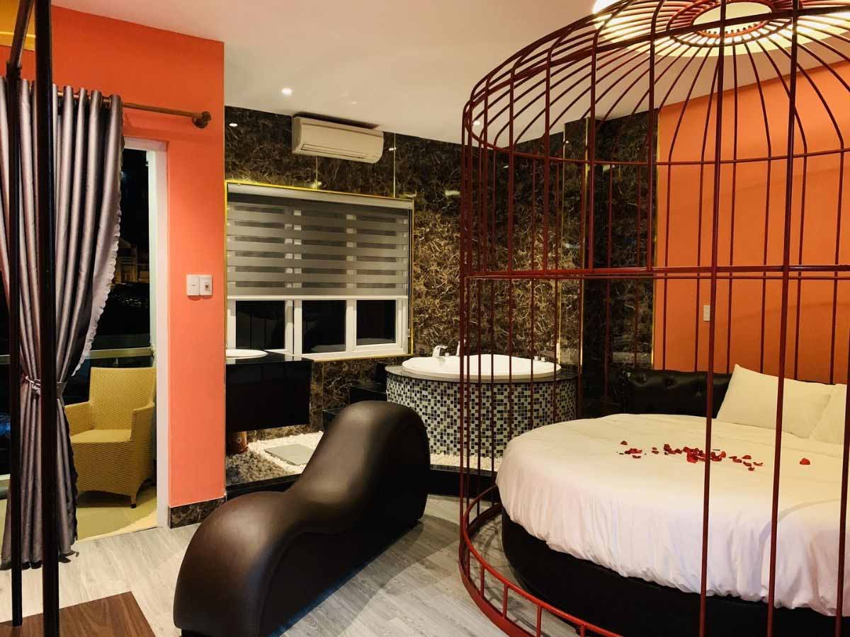 Phong cách thiết kế độc đáo, giường King size êm ái