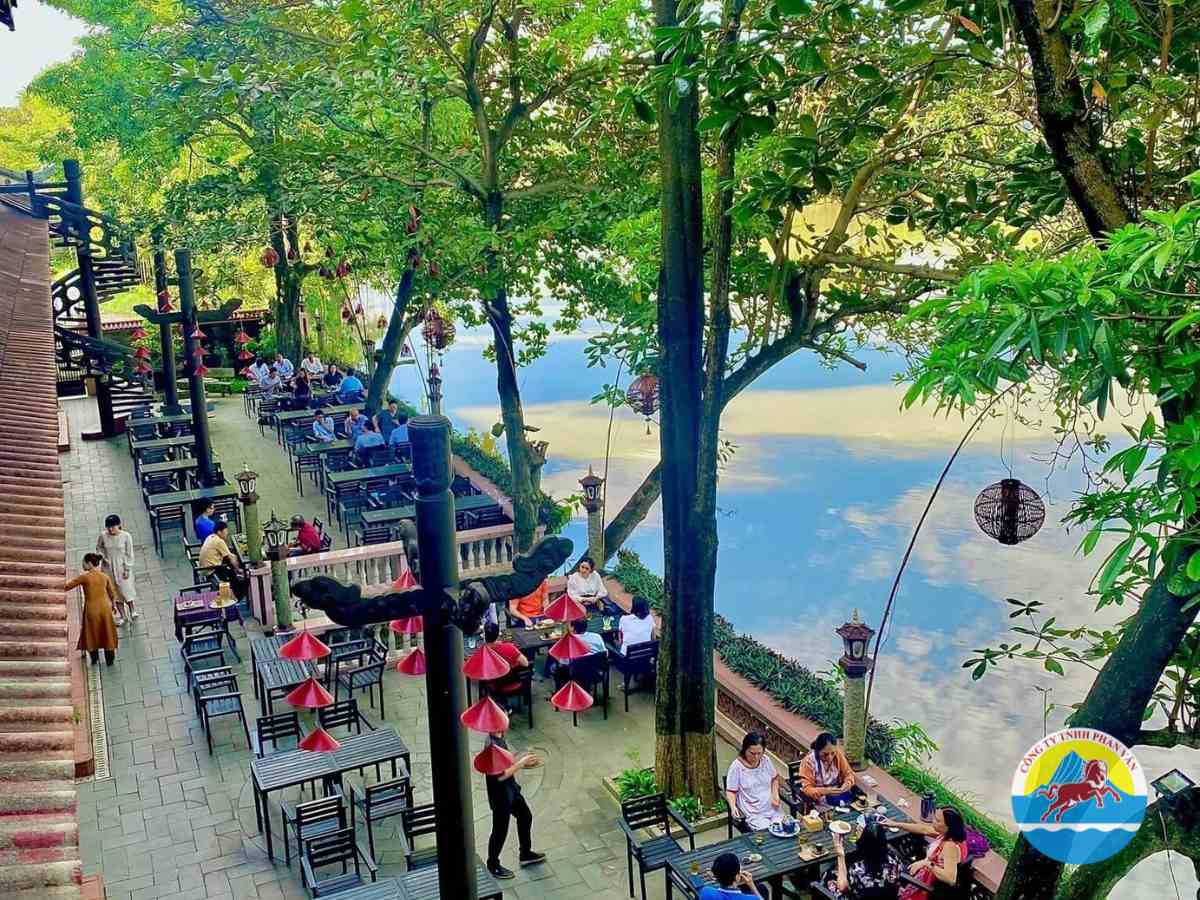 Khám phá ẩm thực đường phố và cafe ở Huế