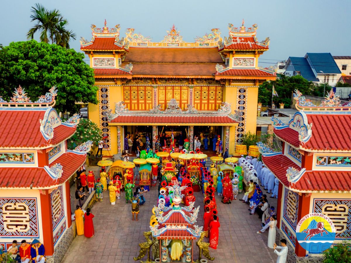 Khám phá Điện Hòn Chén