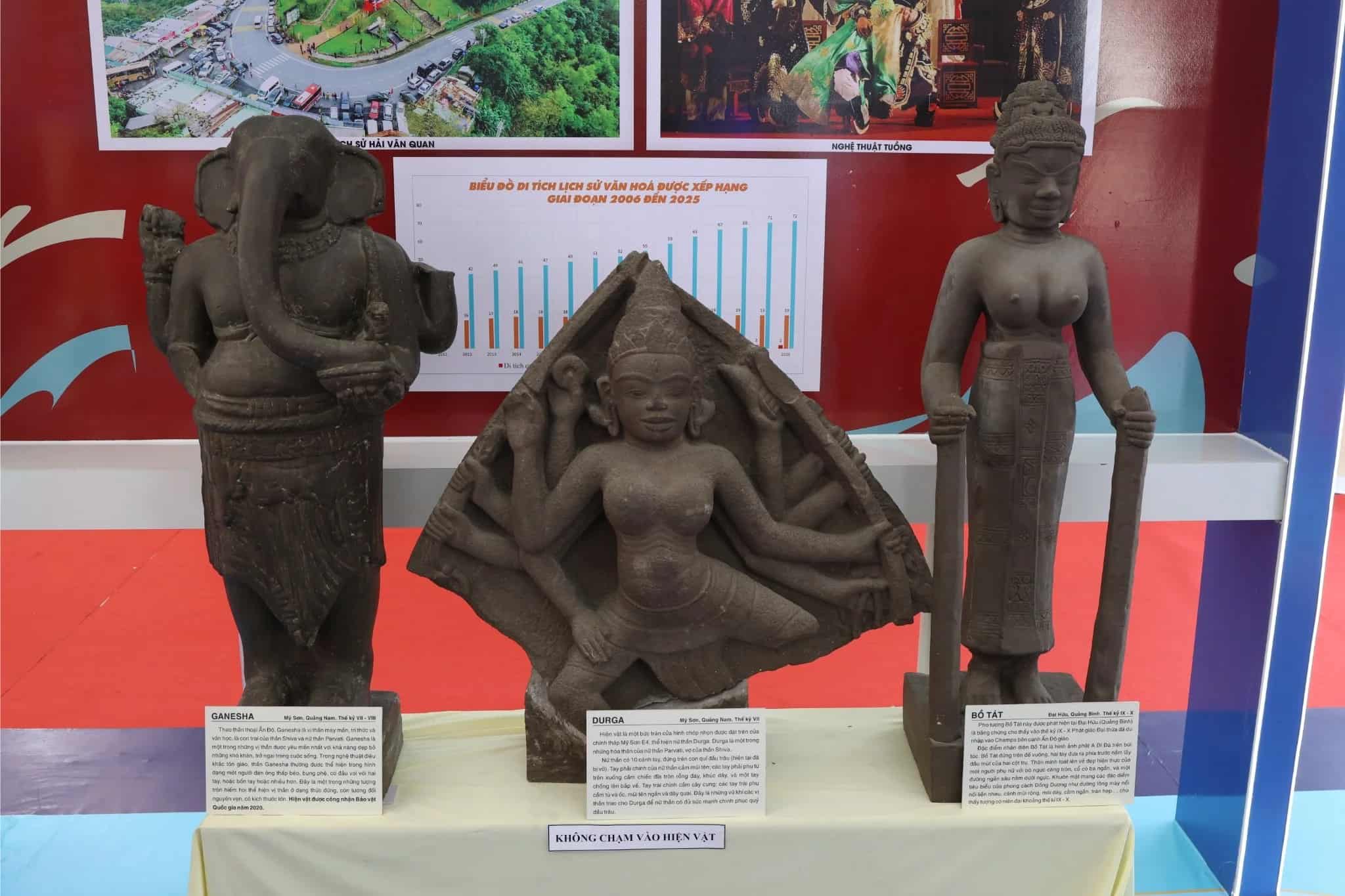 Hiện vật điêu khắc Chăm cổ tại triển lãm Đà Nẵng