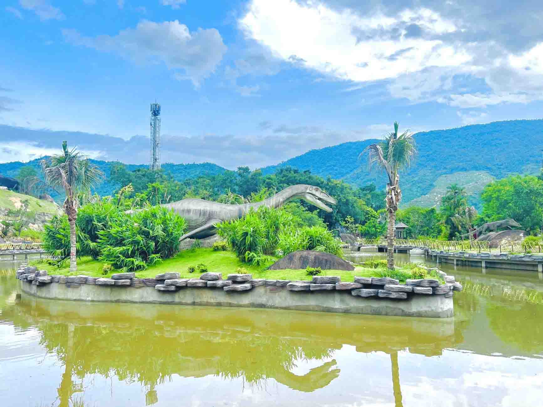 Dòng Sông Tình Yêu - Núi Thần Tài