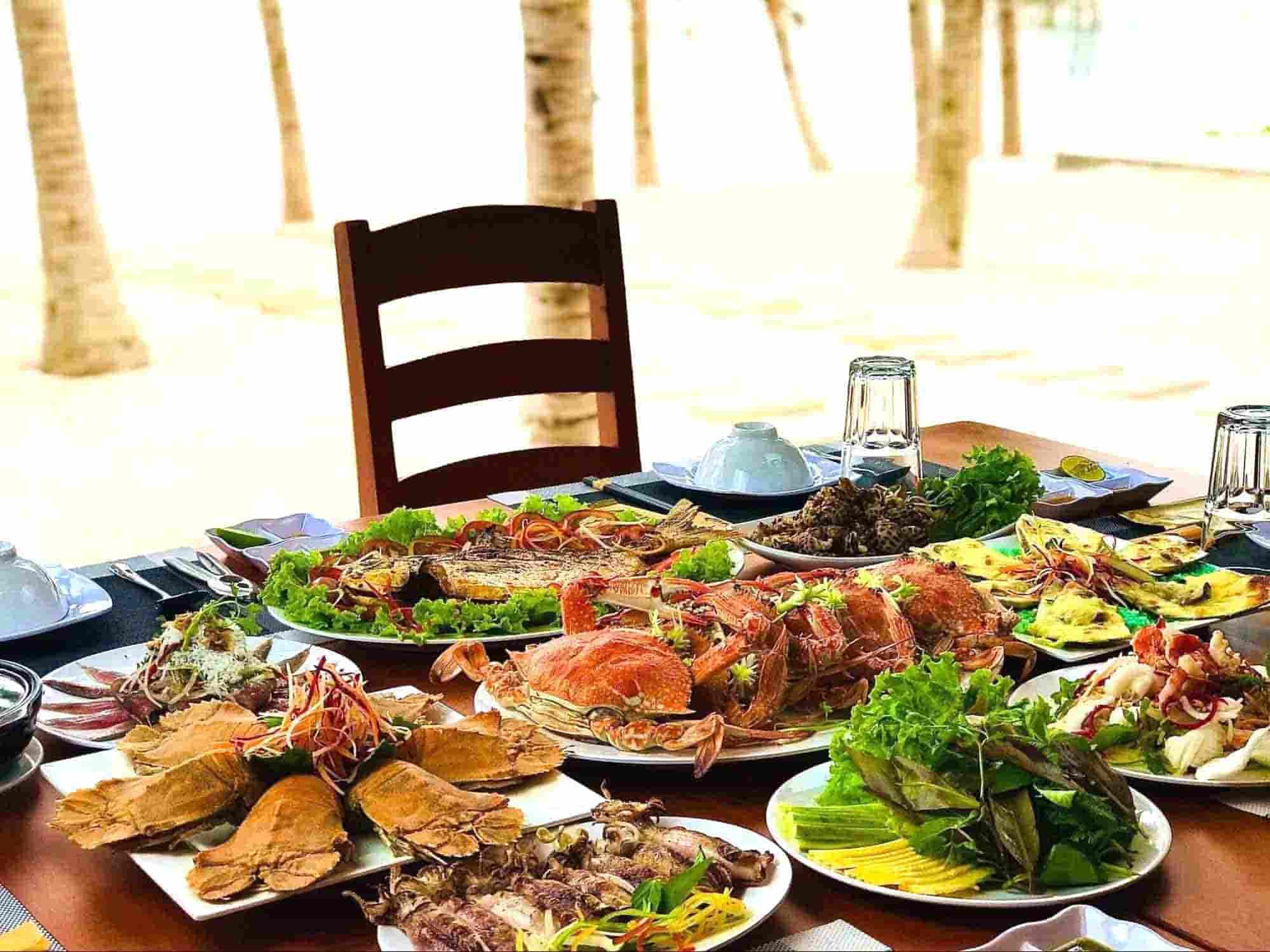 Thưởng thức các món ăn hải sản