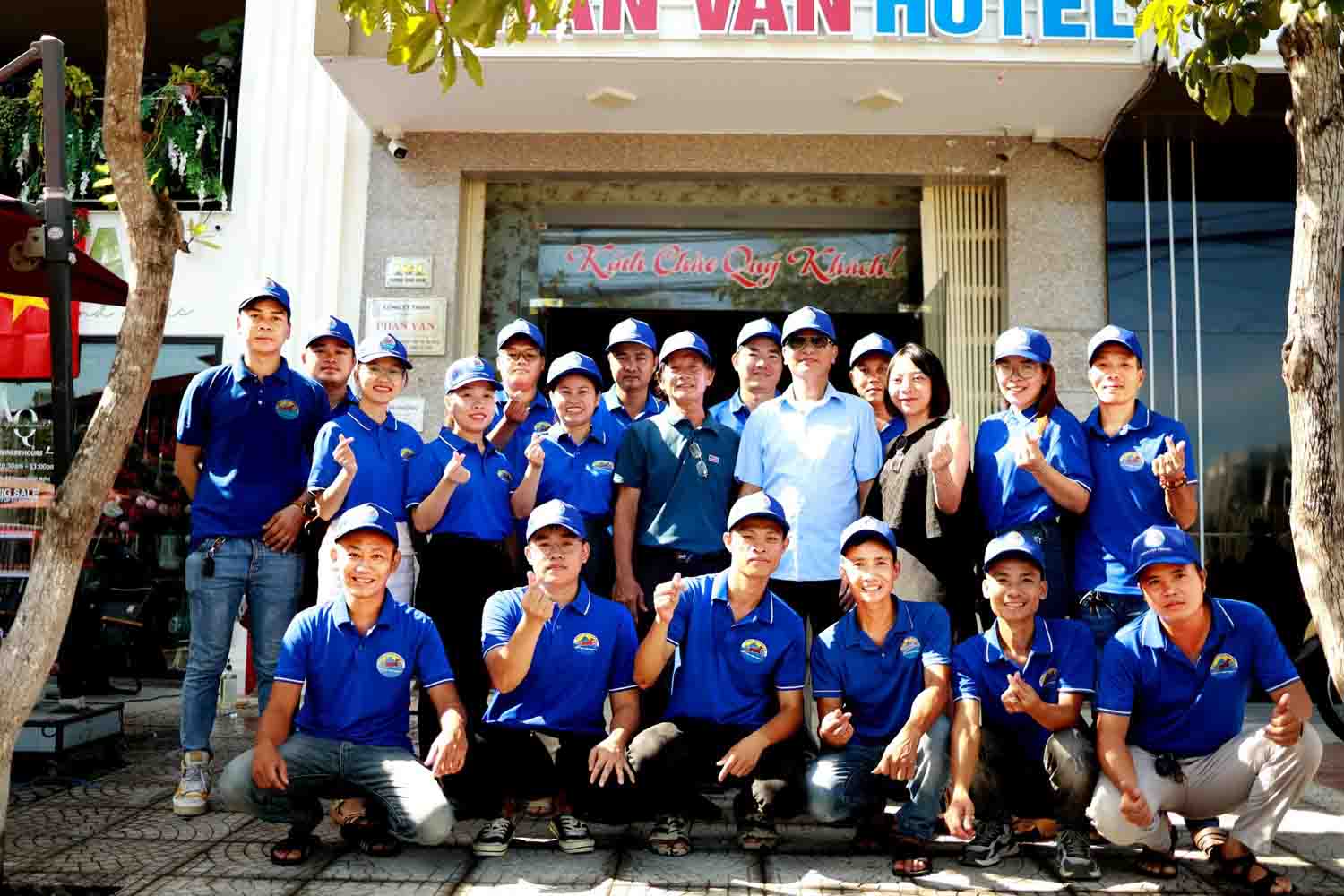 Đội ngũ nhân viên Phan Văn làm việc chuyên nghiệp và rất nhiệt tình