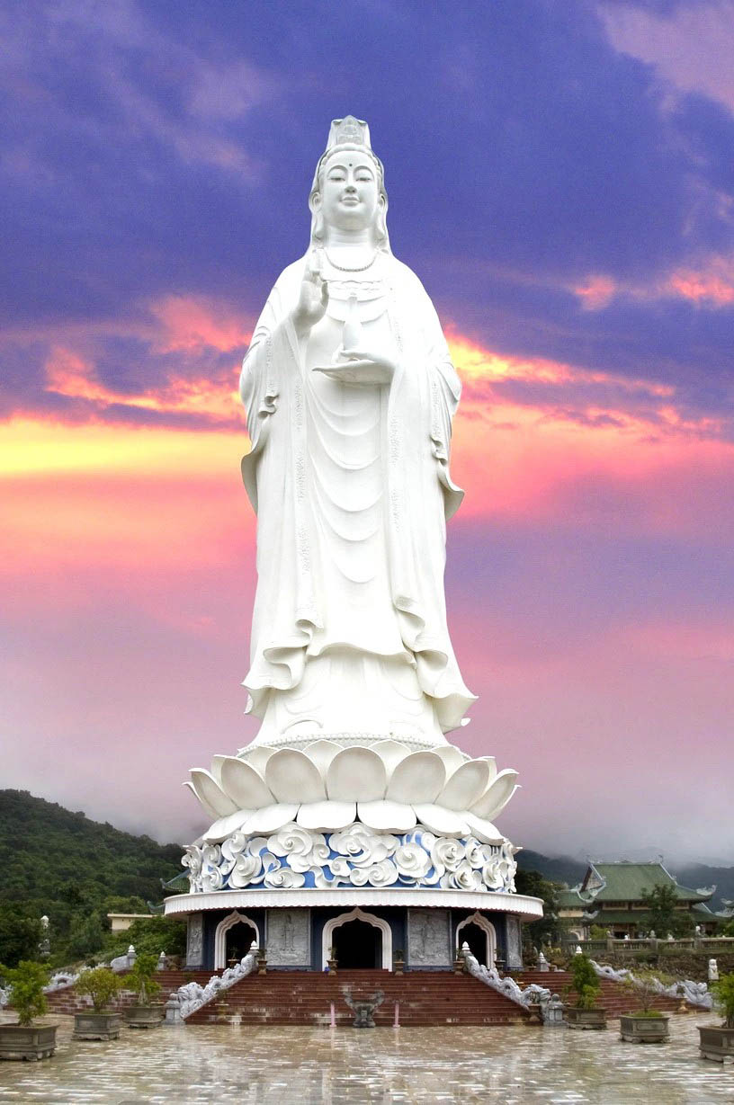 Tượng Phật Quan Thế Âm Bồ Tát tại Chùa Linh Ứng