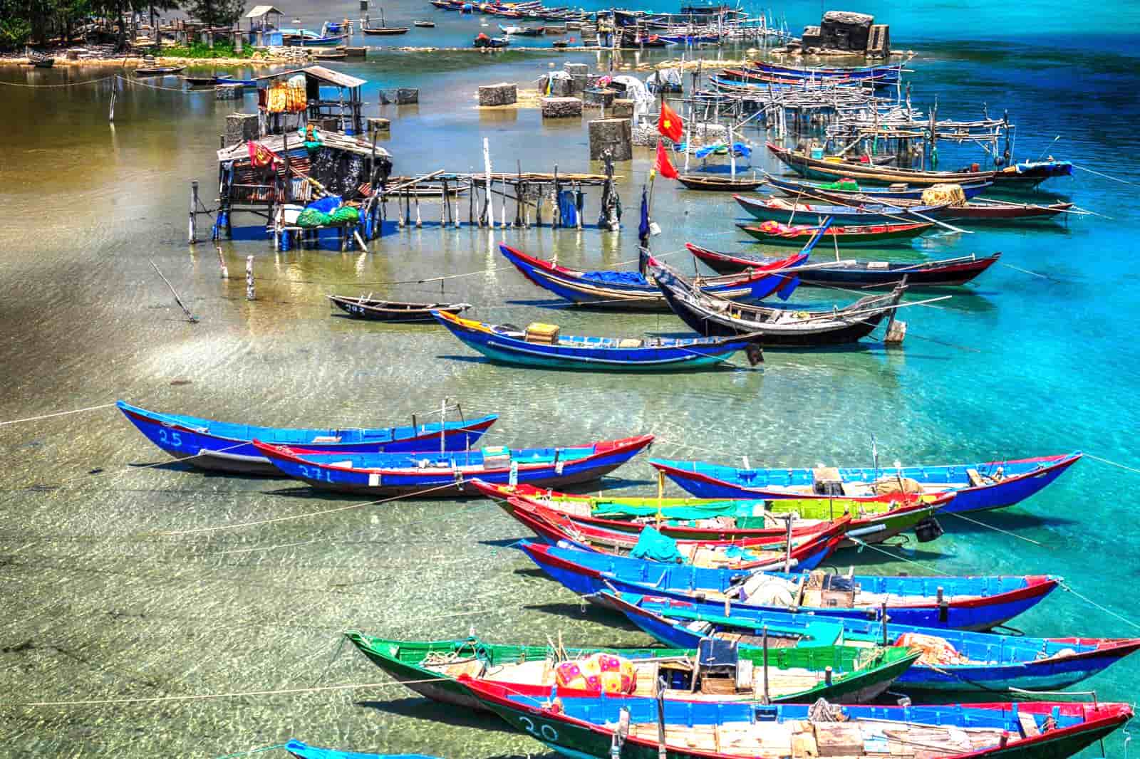 Phong cảnh hữu tình tại làng chài Lăng Cô