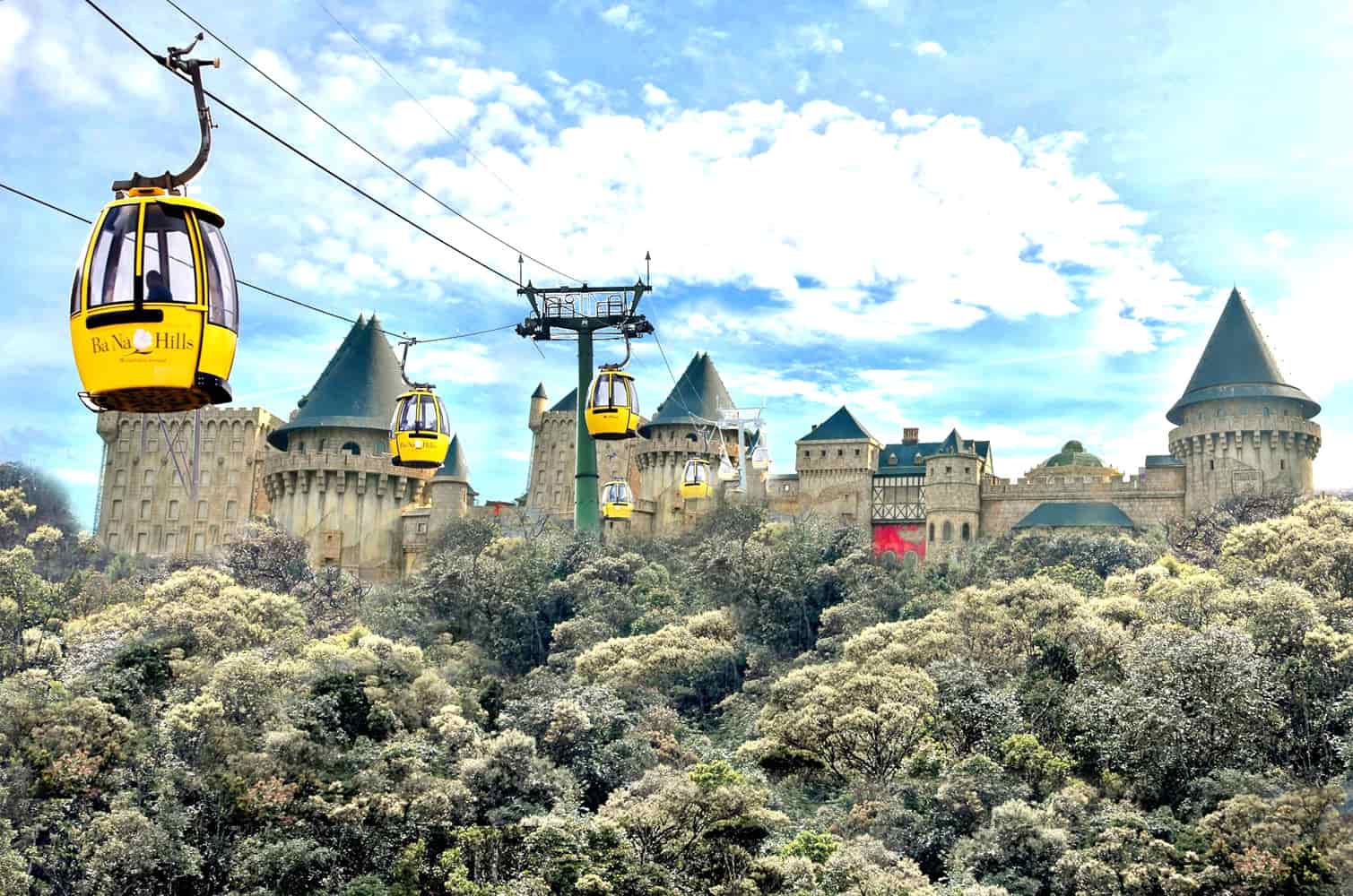 Trải nghiệm đi cáp treo Bà Nà cực đã