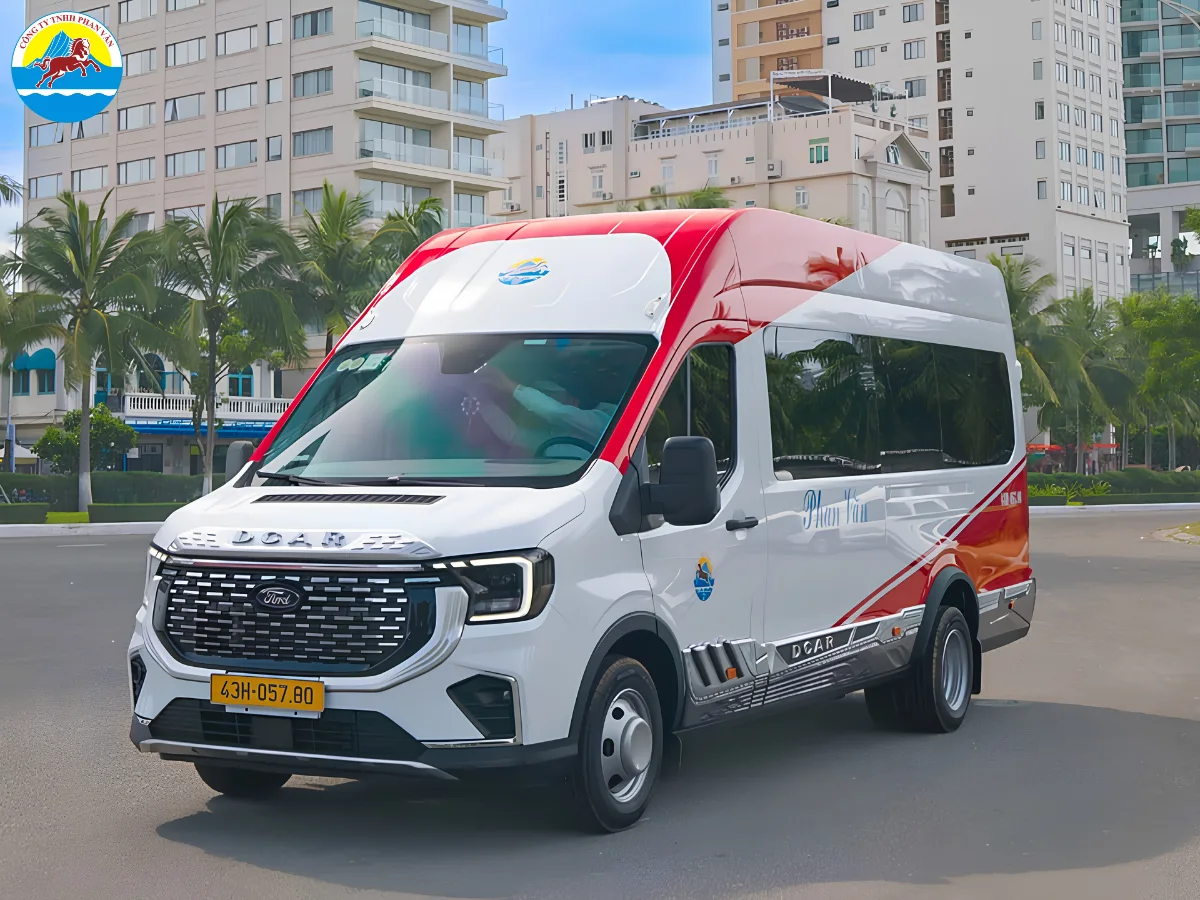 Xe limousine đưa đón khách du lịch tuyến Sài Gòn, miền Tây