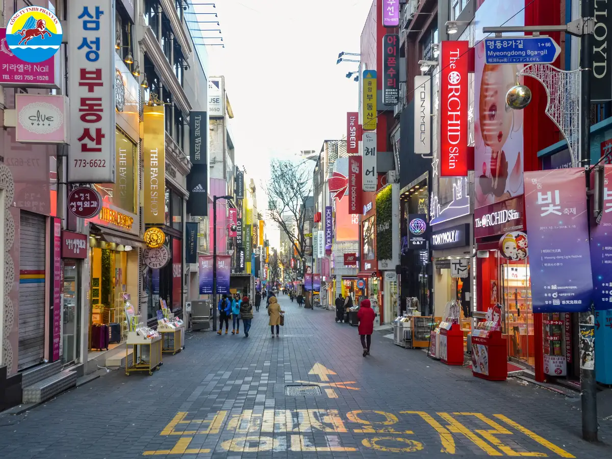 Bạn có thể lưu trú tại Myeongdong hay Hongdae