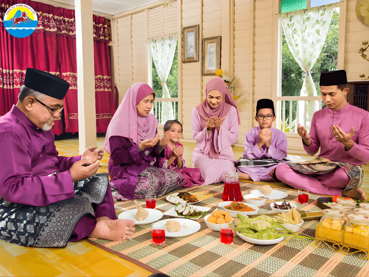 Người Malaysia coi tay phải là biểu tượng của sự sạch sẽ và lịch sự